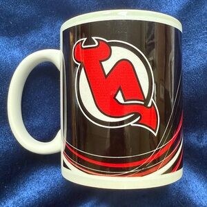New Jersey Devils Official NHL Hockey Mug NWT Hard to find!